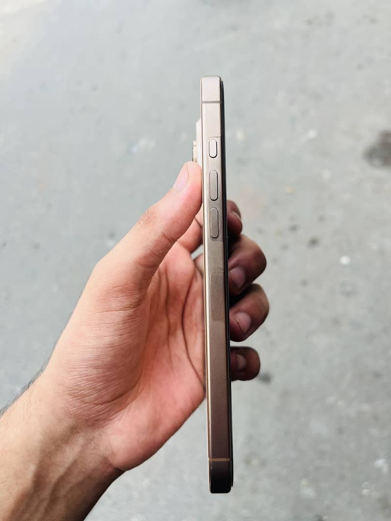 Apple iPhone 16 Pro Max 3