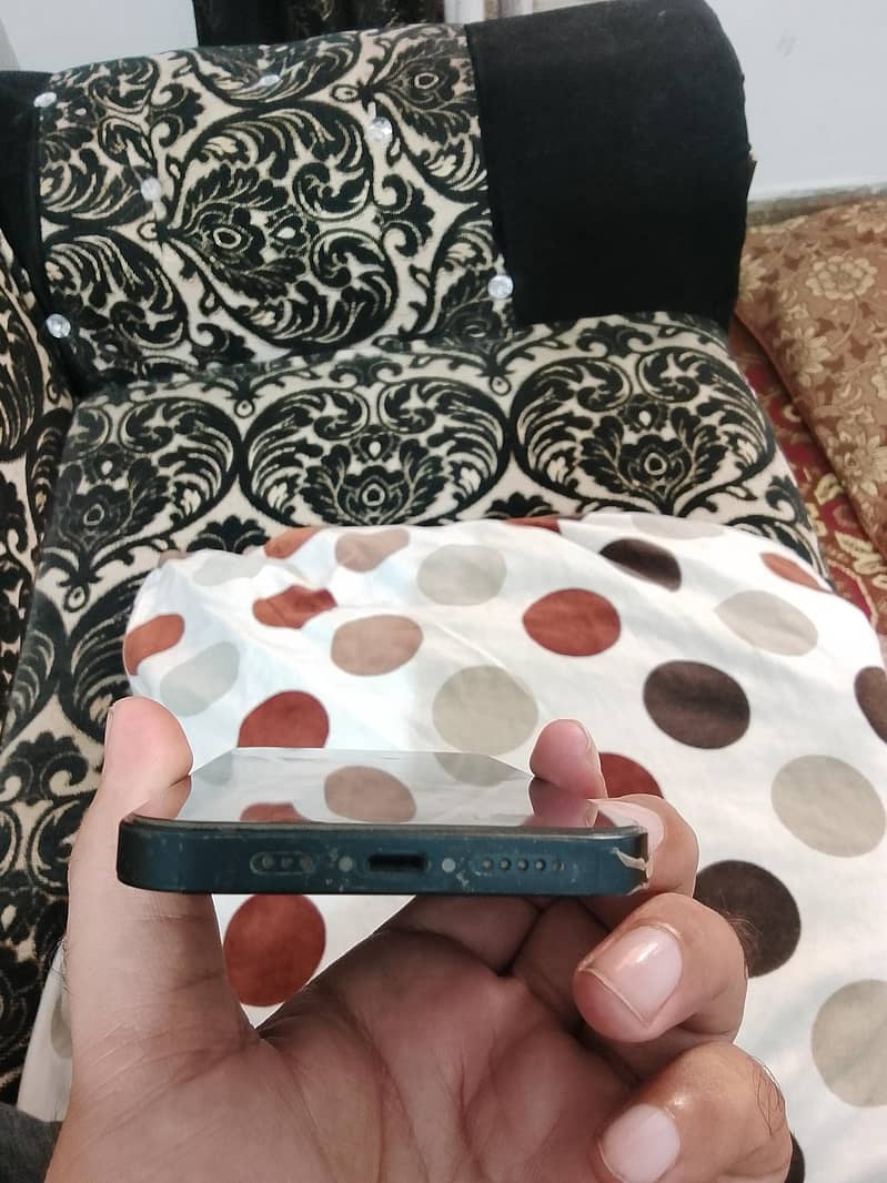 Apple iPhone 14 4