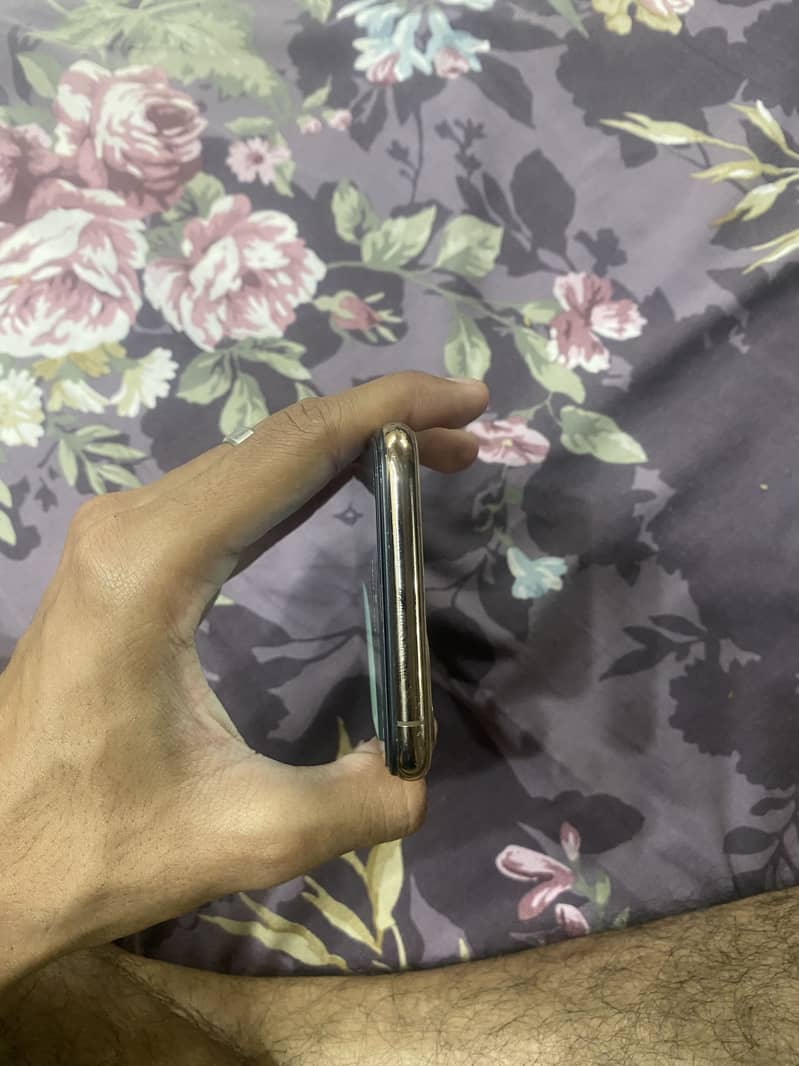 Apple iPhone 11 Pro Max 3
