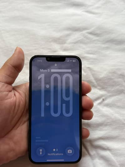 Apple iPhone 13
