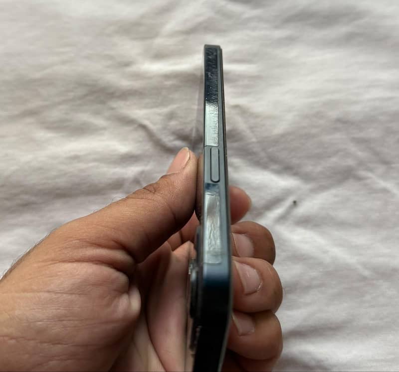 Apple iPhone 13 3