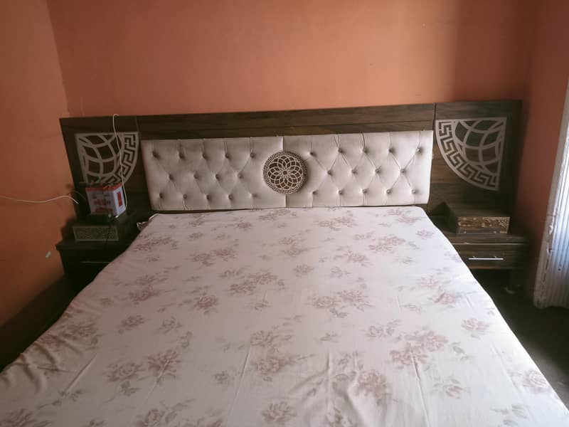 bed with side tables 0