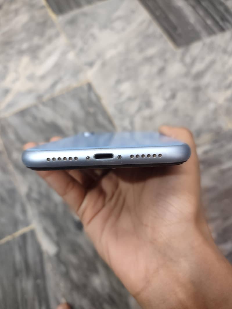 Apple iPhone XR 1