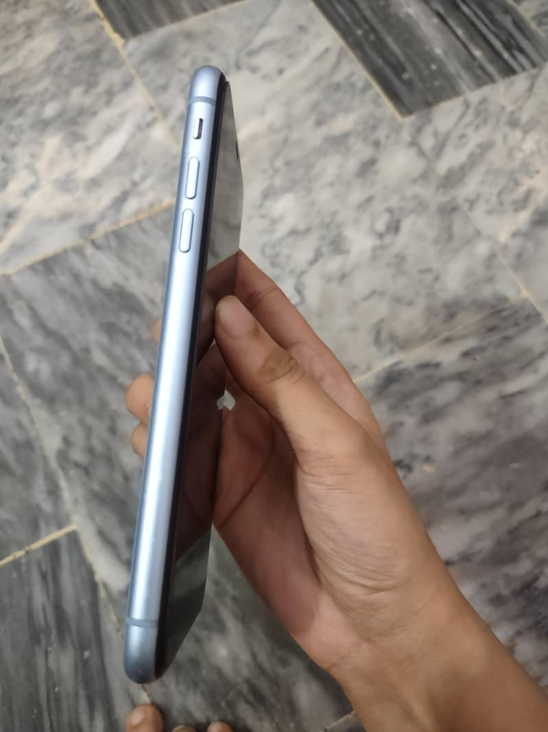 Apple iPhone XR 3