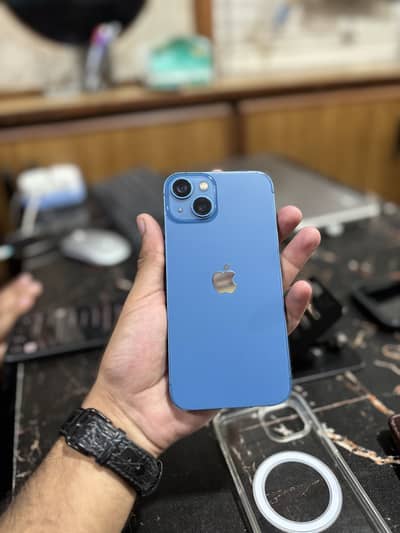 Apple iPhone 13