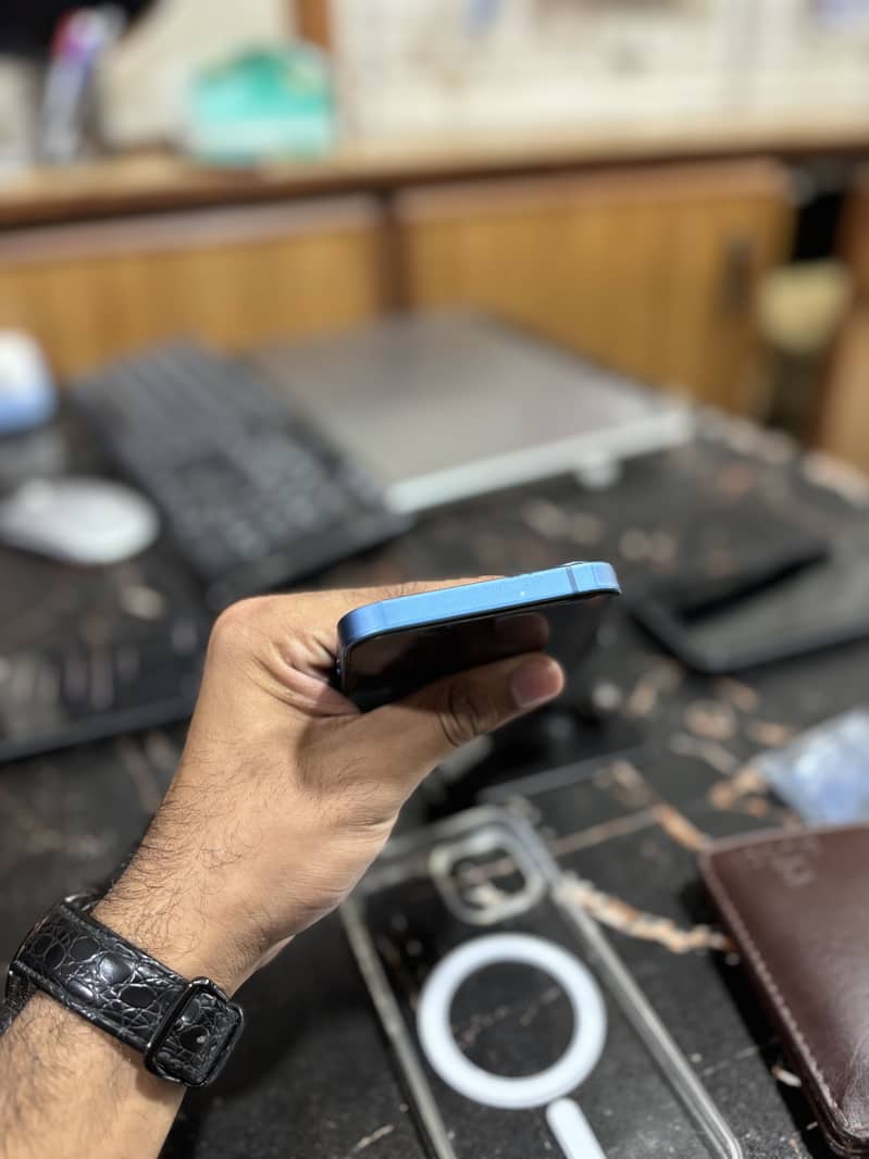 Apple iPhone 13 1