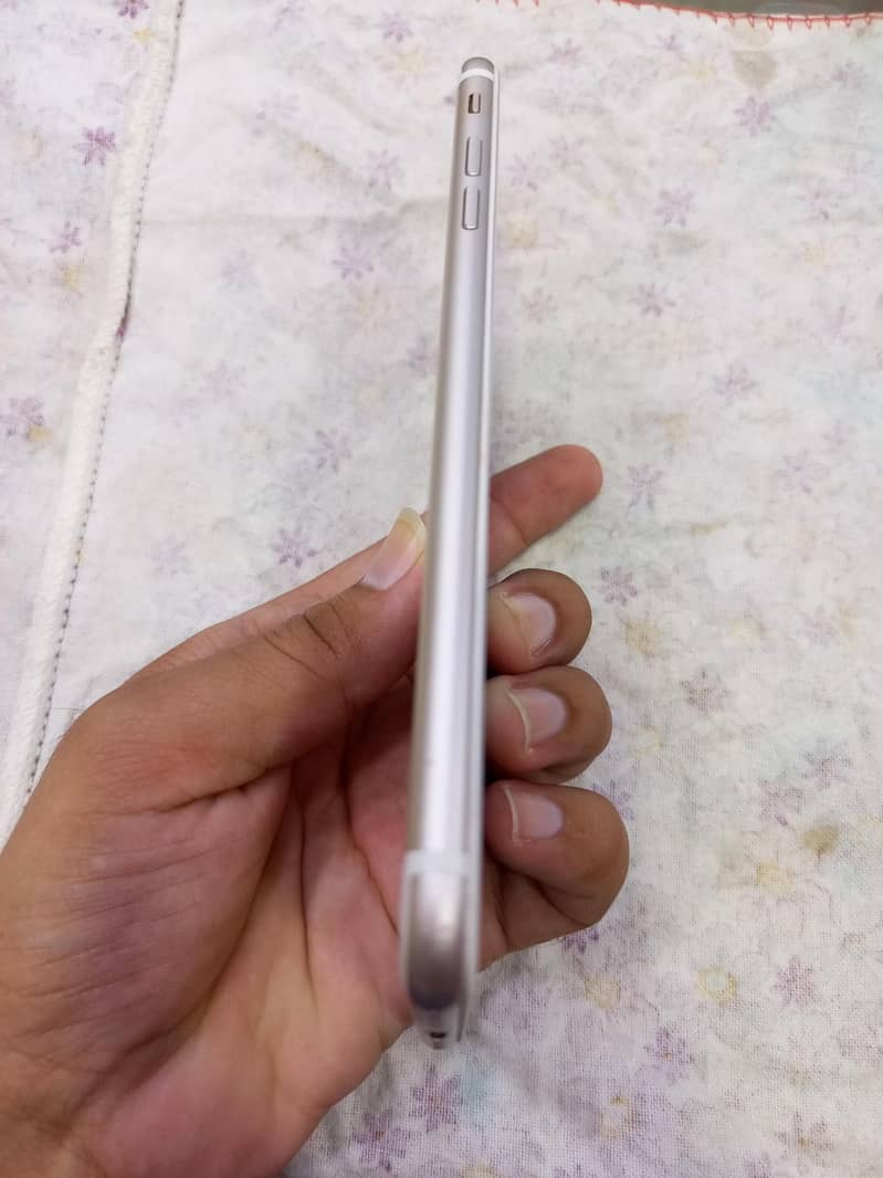 Apple iPhone 7 Plus 2