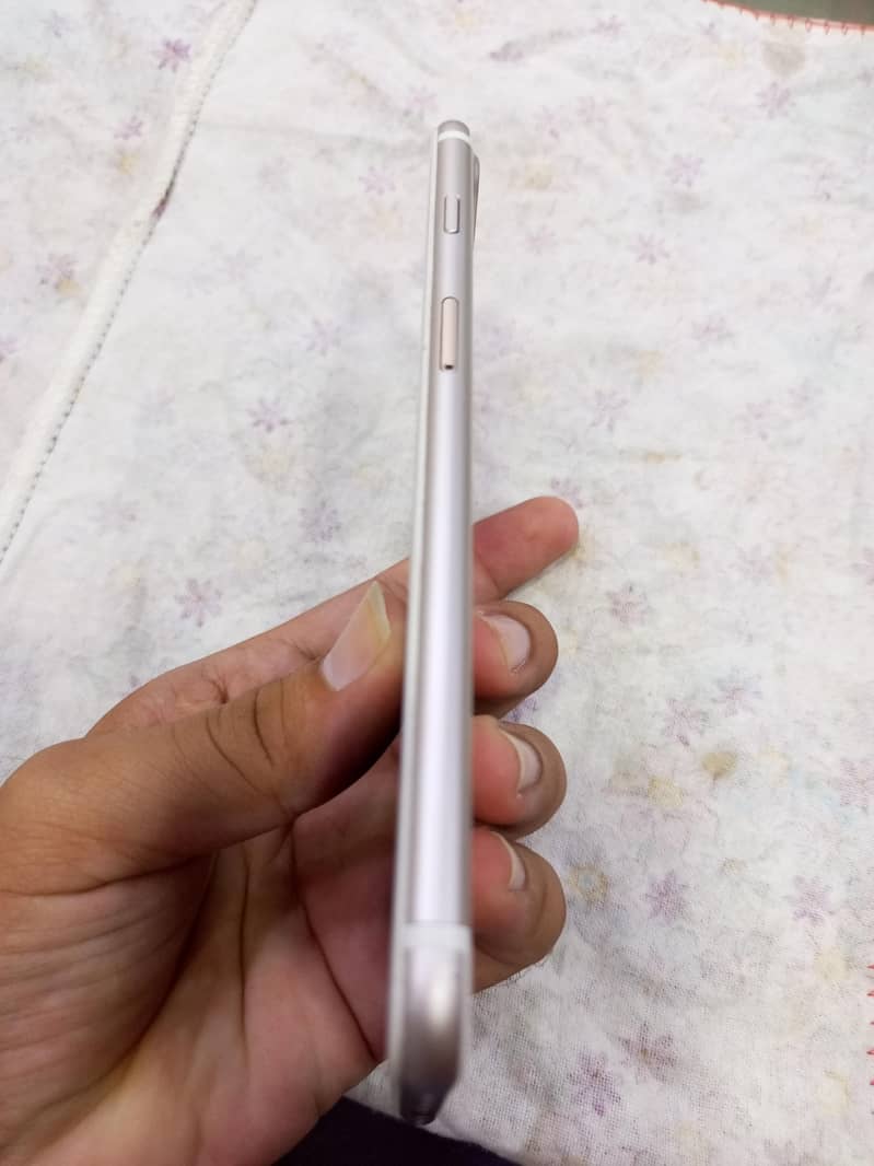 Apple iPhone 7 Plus 3