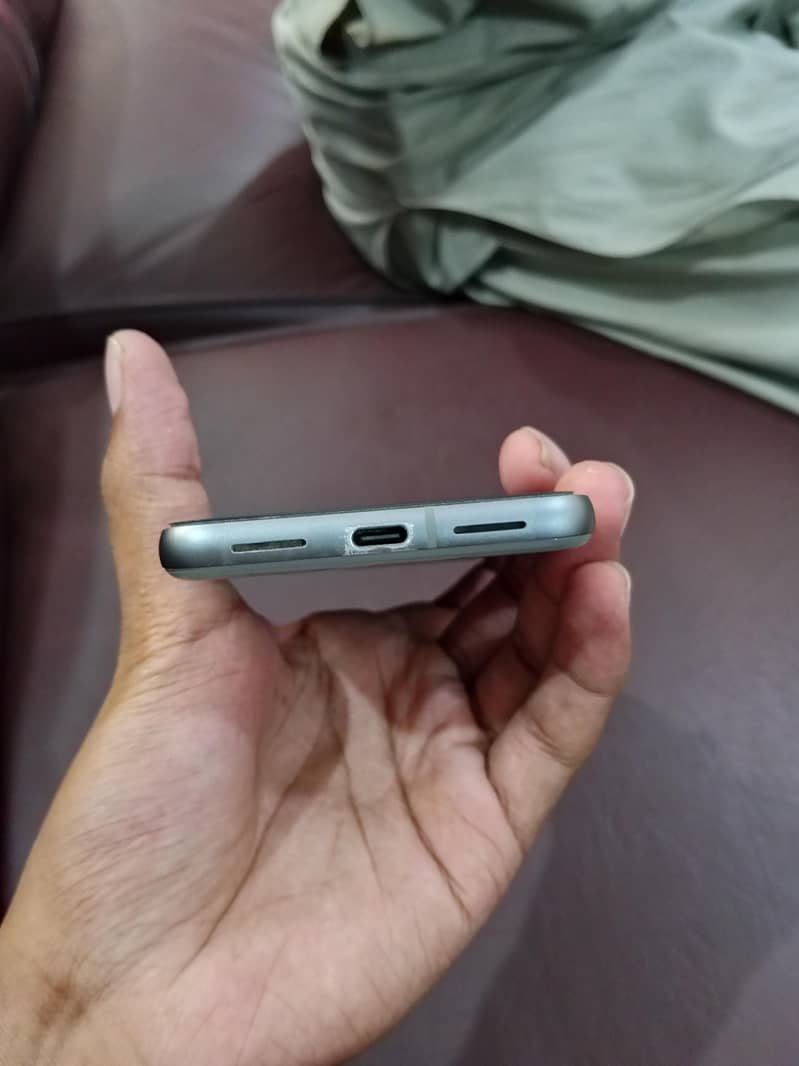 Google Pixel 8 4