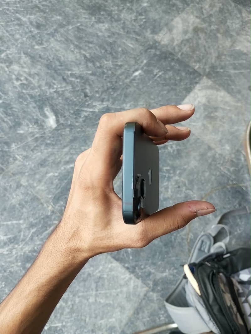 Apple iPhone 14 3