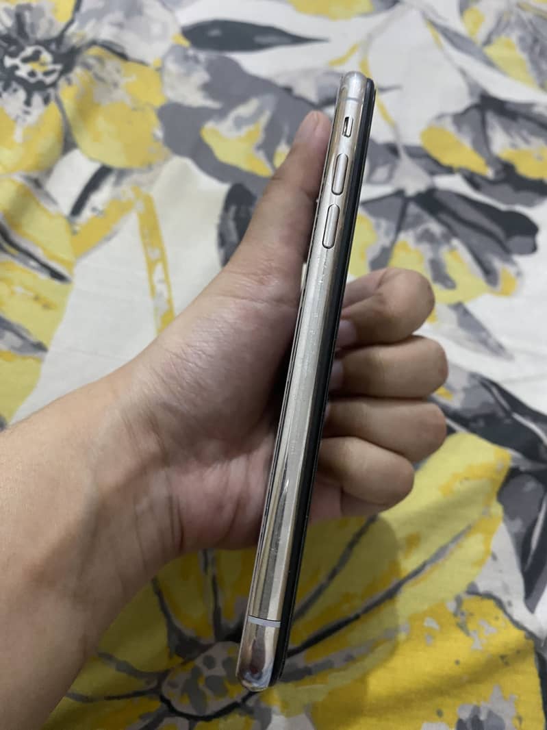 Apple iPhone X 5