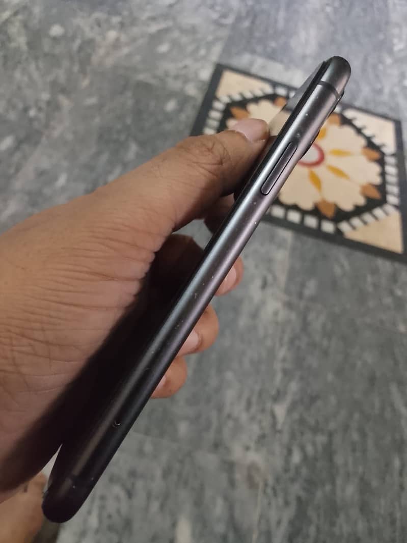 IPhone 11 Non PTA 3