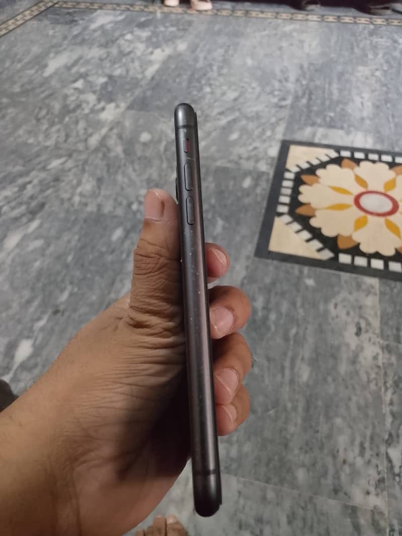 IPhone 11 Non PTA 5