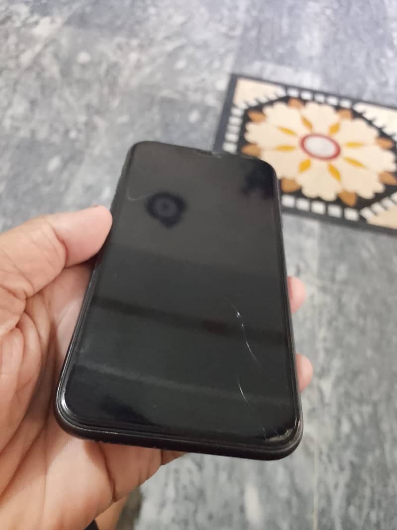 IPhone 11 Non PTA 6