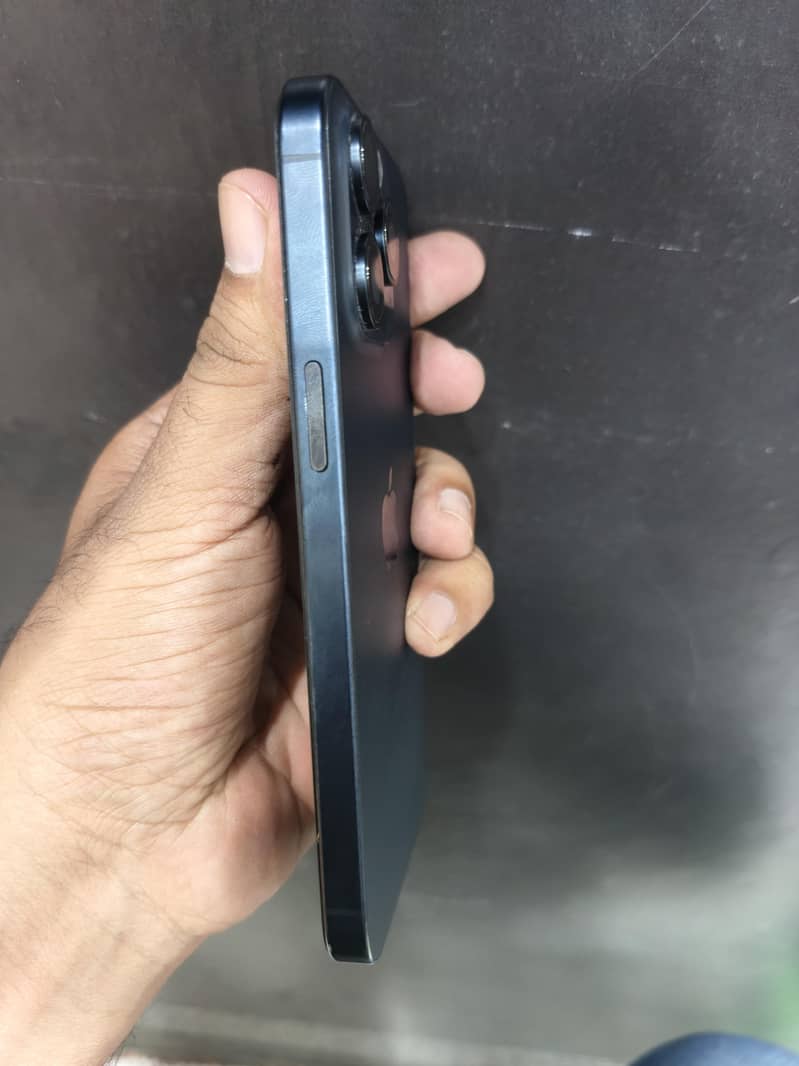 Iphone 15 pro max with box 3