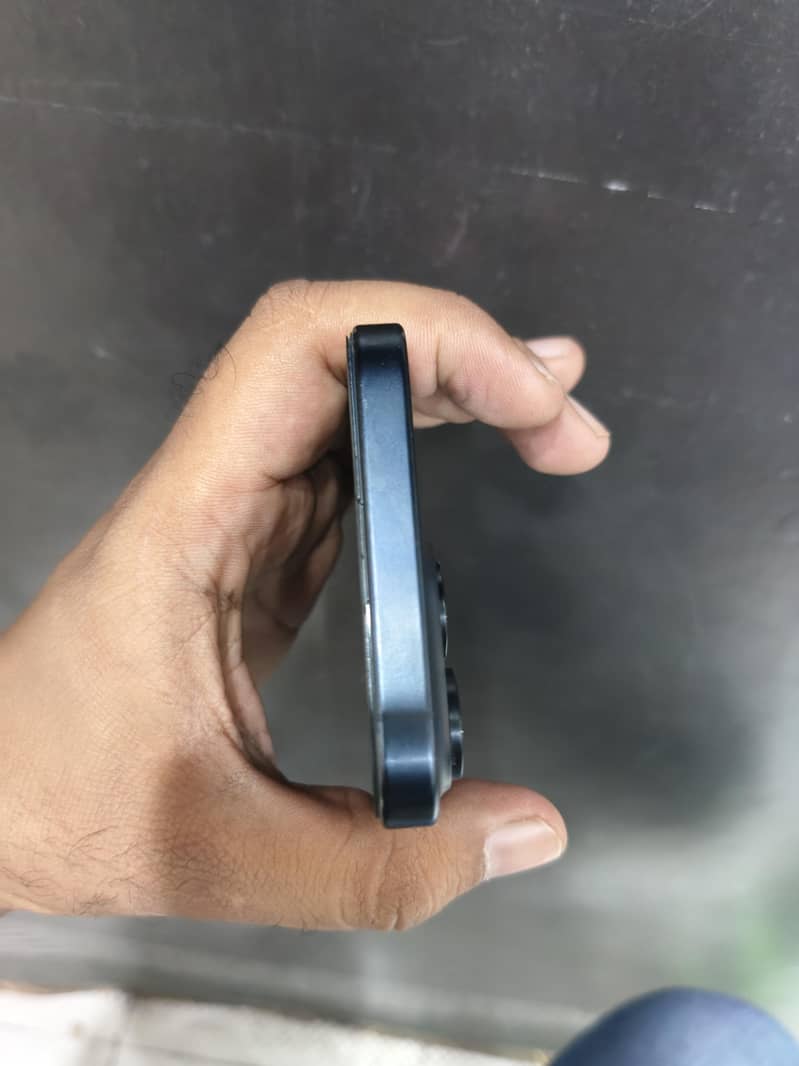 Iphone 15 pro max with box 4