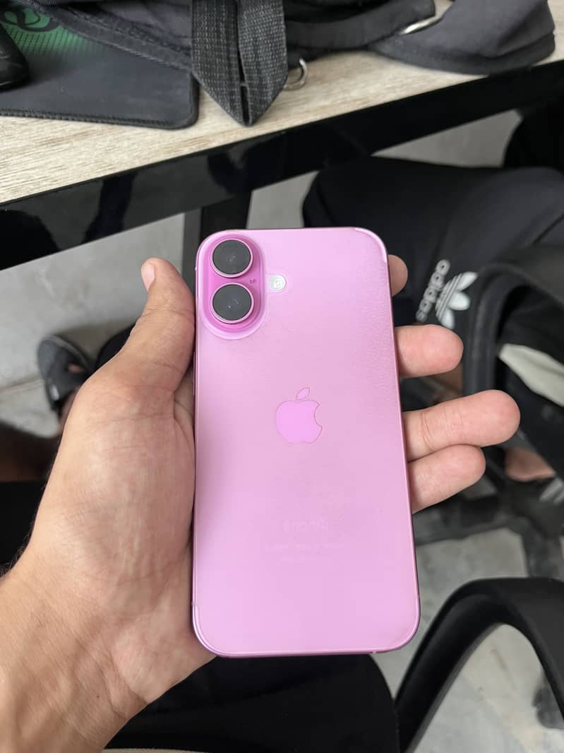 Apple iPhone 16 4