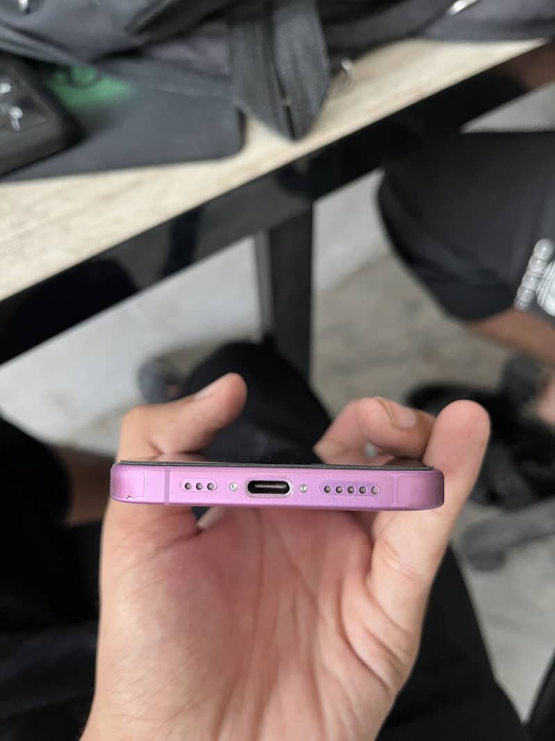 Apple iPhone 16 5