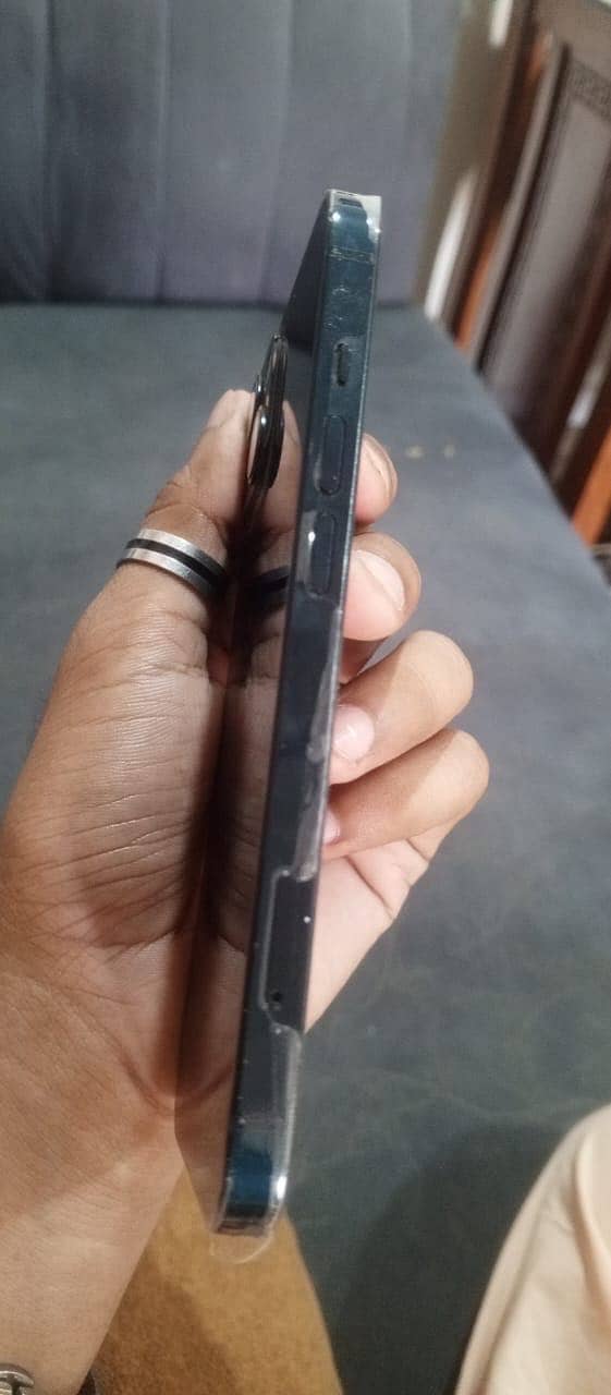 Apple iPhone 13 2