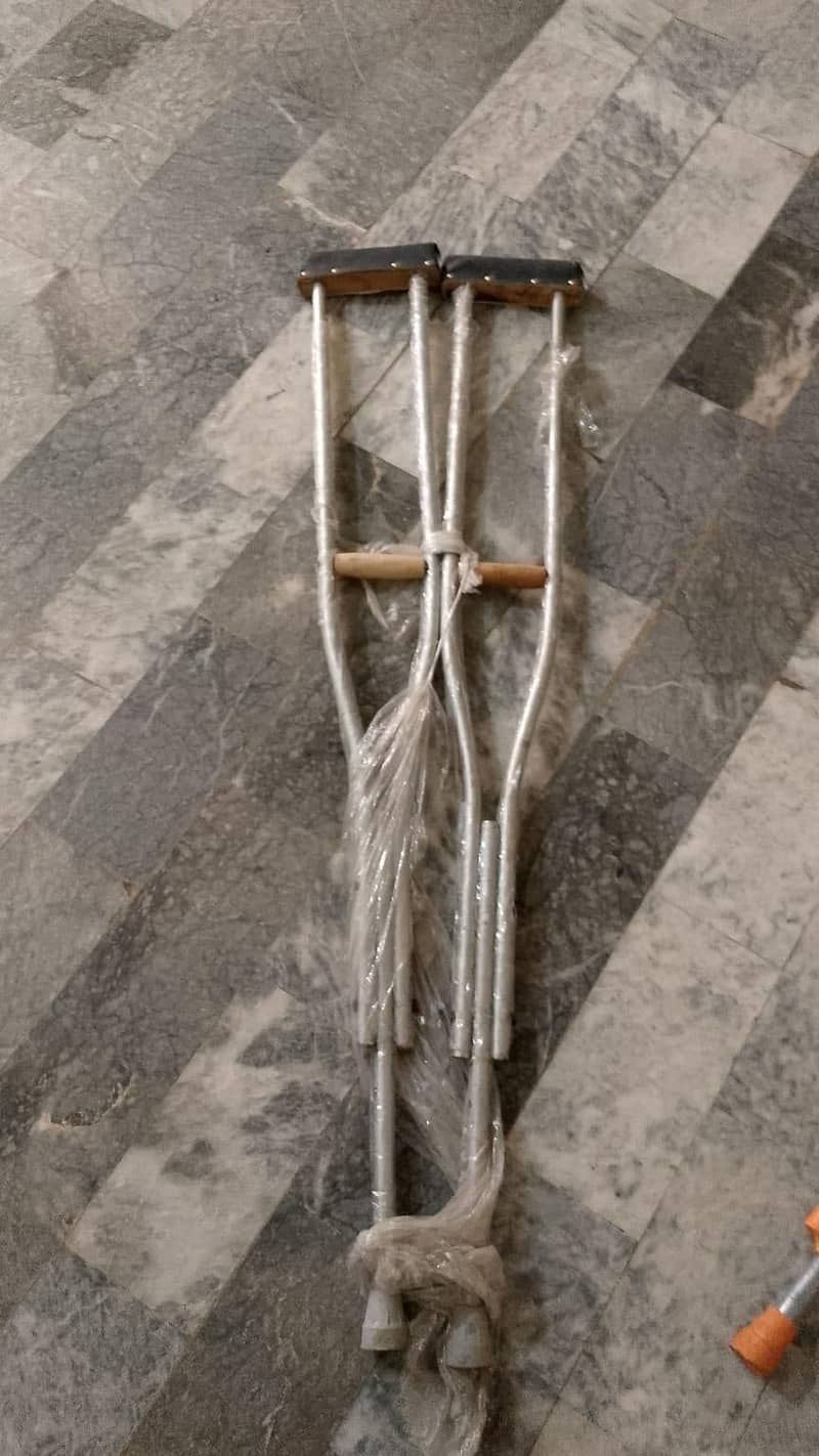 Crutches 0