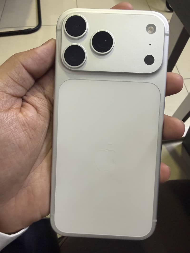 Apple iPhone 17 Pro Max 2