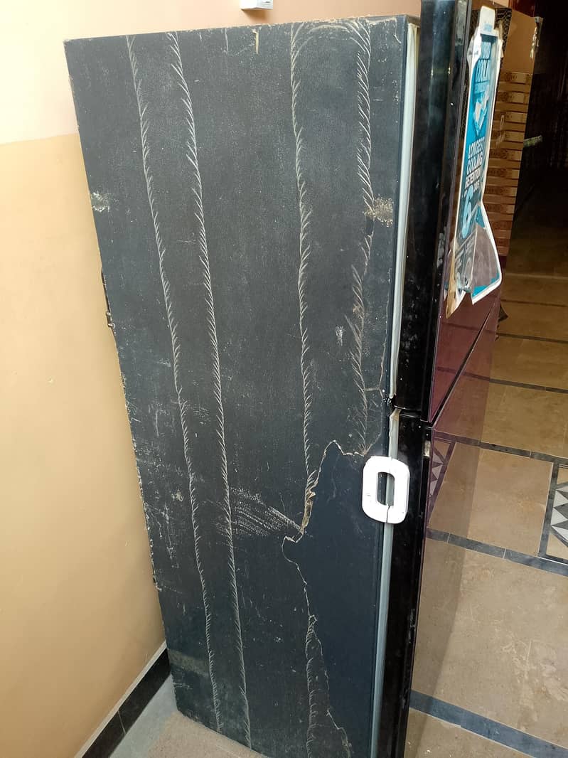 Dawlance medium size frigde 7