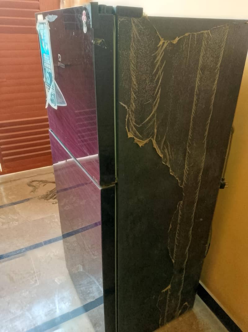 Dawlance medium size frigde 8