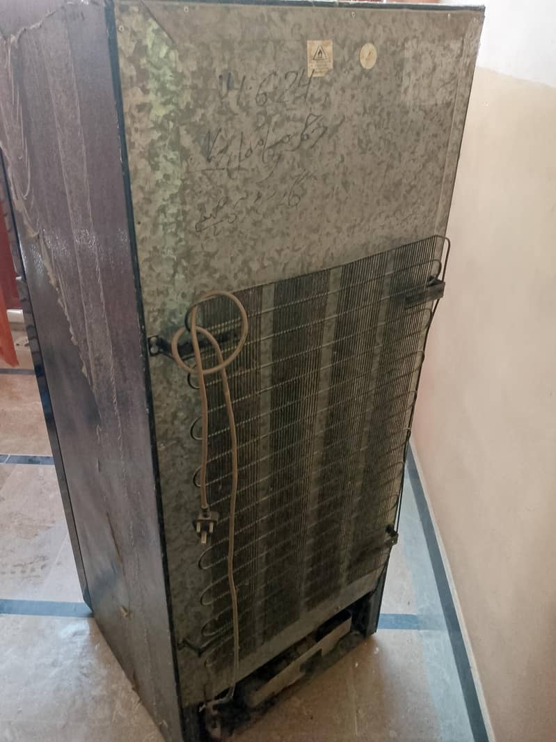 Dawlance medium size frigde 9