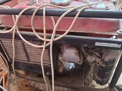 Honda original AVR generator 2.5 KVA  petrol -GAS Dual-excellent condi