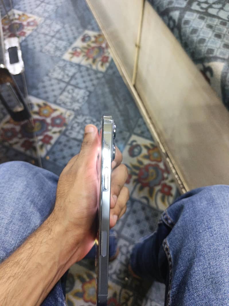 Apple iPhone 13 Pro Max 3