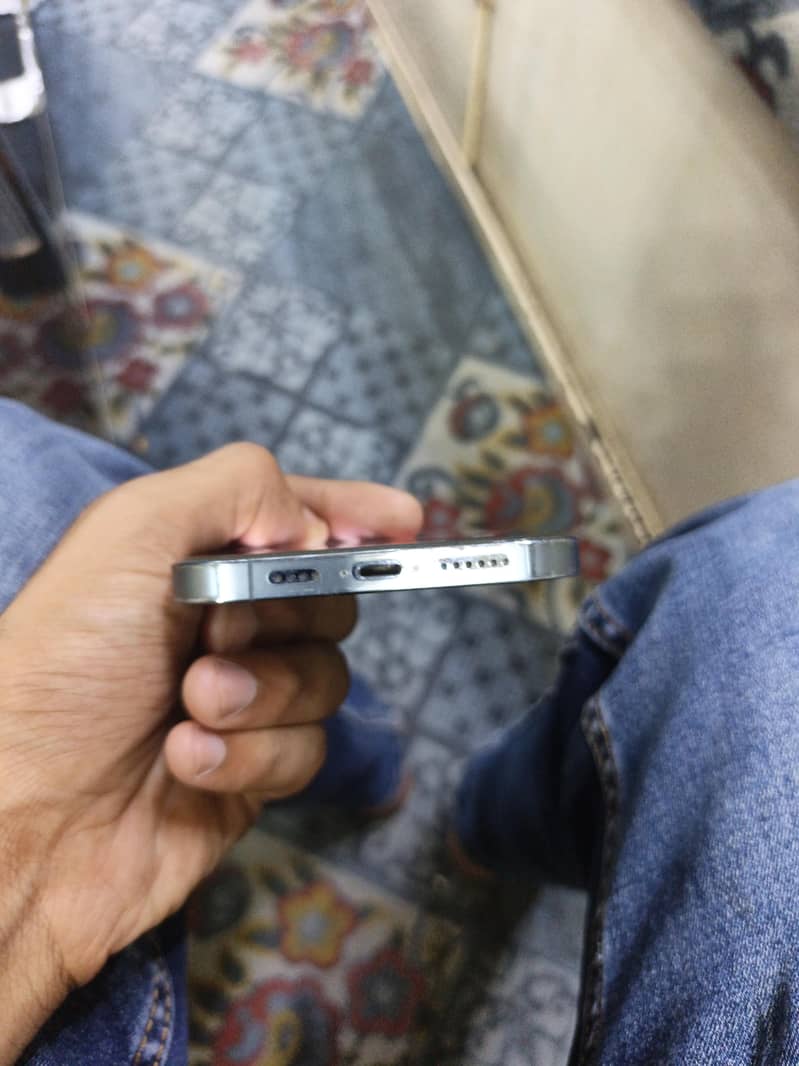 Apple iPhone 13 Pro Max 4