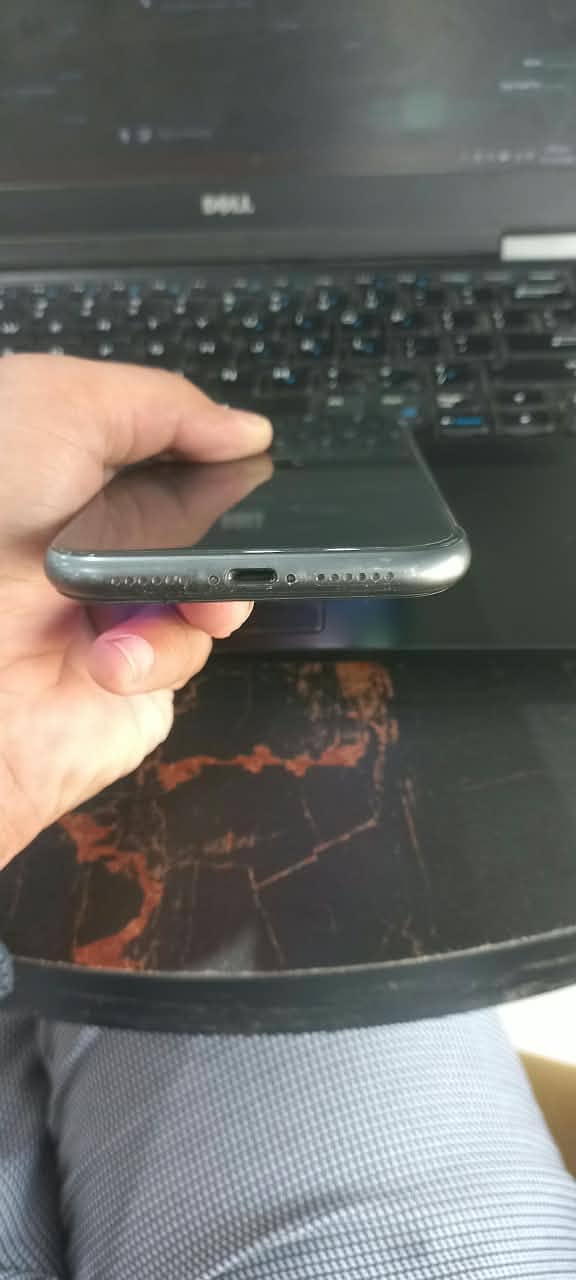 iPhone 11 3