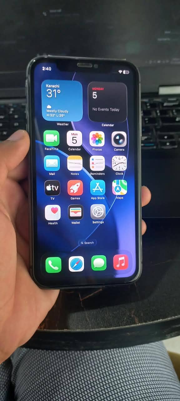 iPhone 11 4