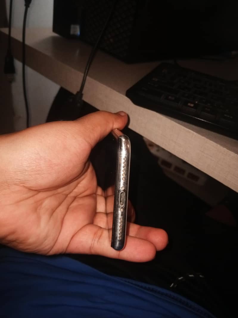 Apple iPhone X 3