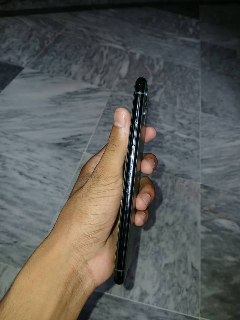 Apple iPhone 11 Pro Max 1