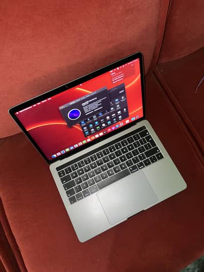 Apple macbook pro core i5 2016 model