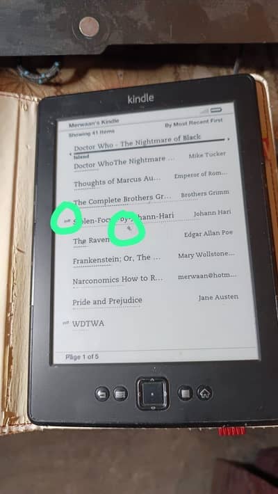 Kindle 4 second generation spots