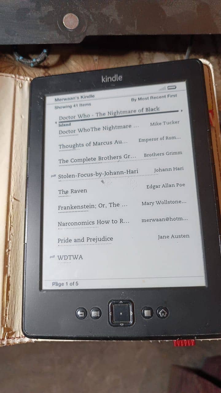 Kindle 4 second generation spots 1