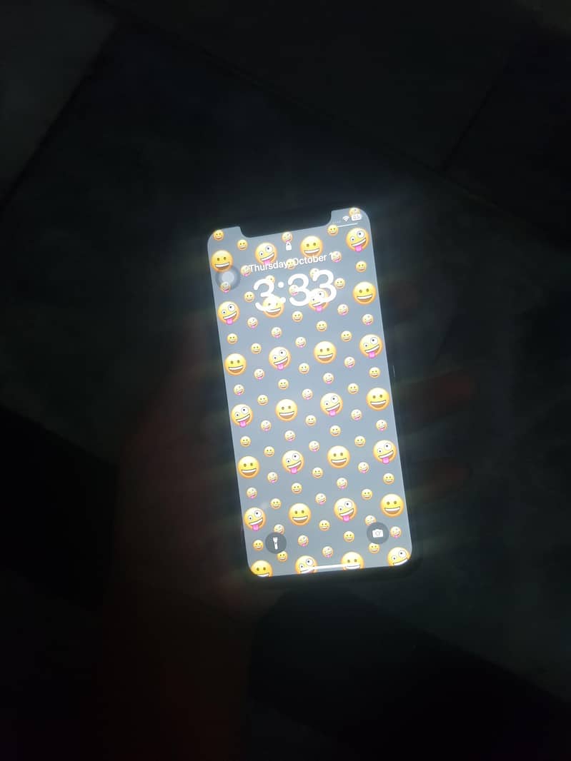 Apple iPhone X 3
