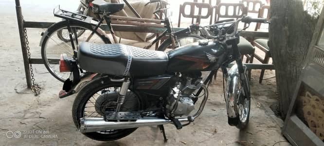 CD 125 2004 Model Black Colour