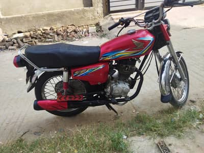 Honda CG125 model 2018 Lahore registered all documents complete.