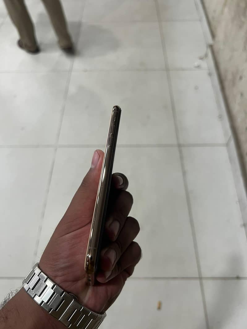 Apple iPhone 11 Pro Max 0