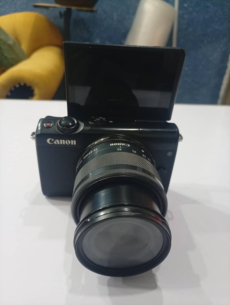 Canon M100 0