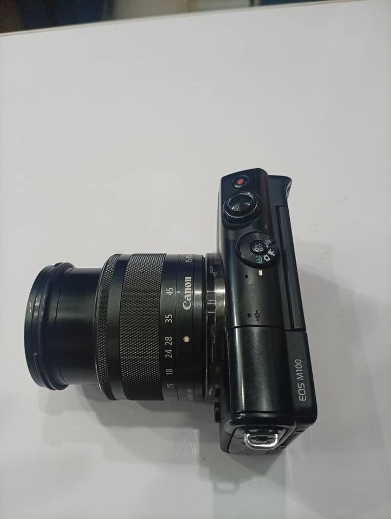 Canon M100 2