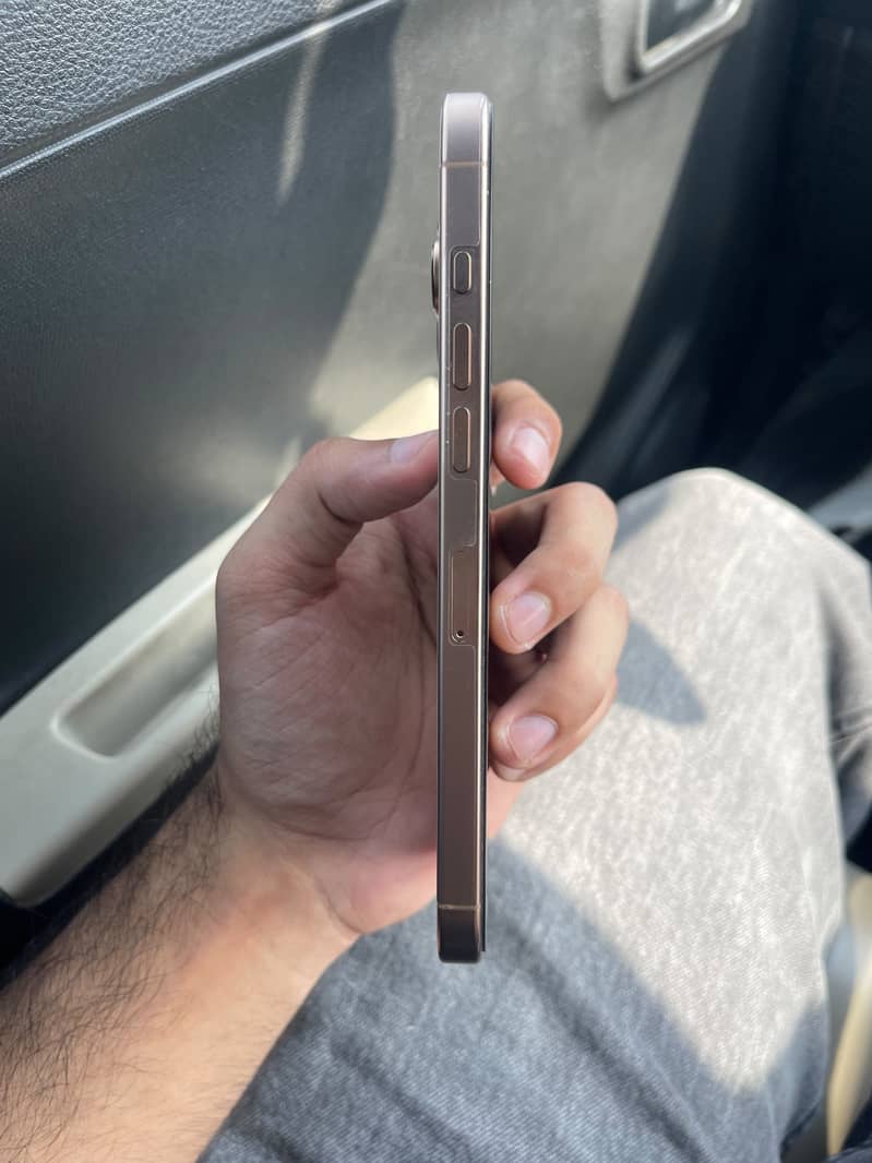 Iphone 16 pro max 3