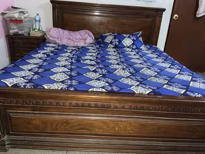 wooden solid bed