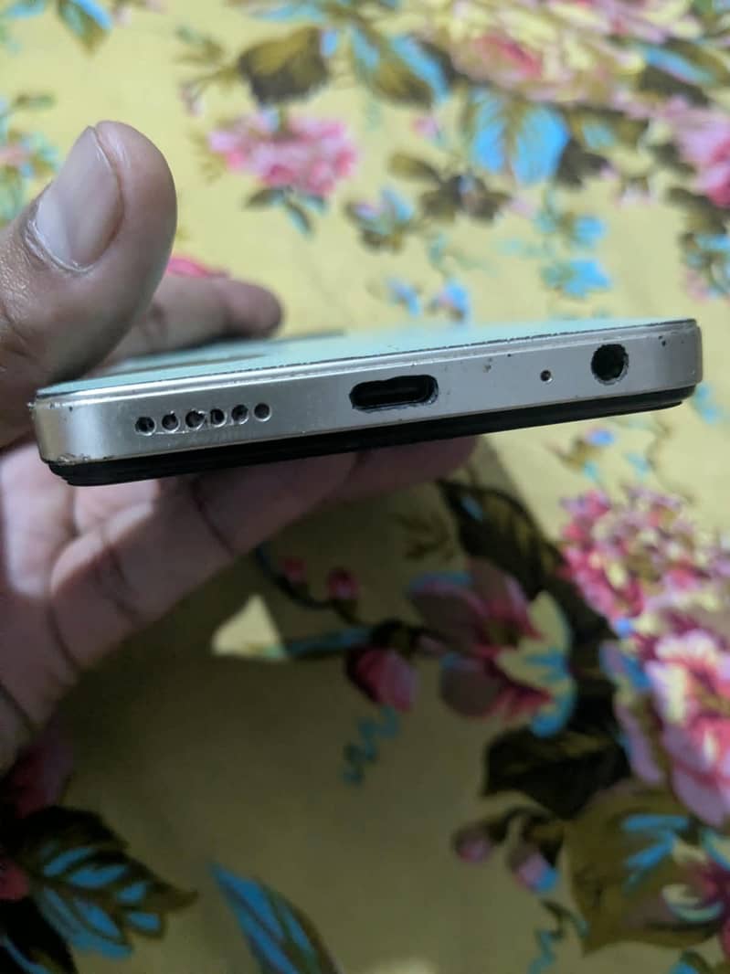 Tecno Spark 20C 4