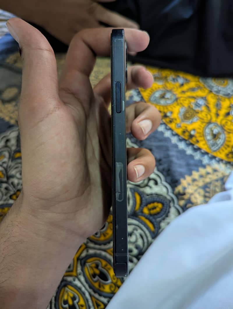 Apple iPhone 12 1