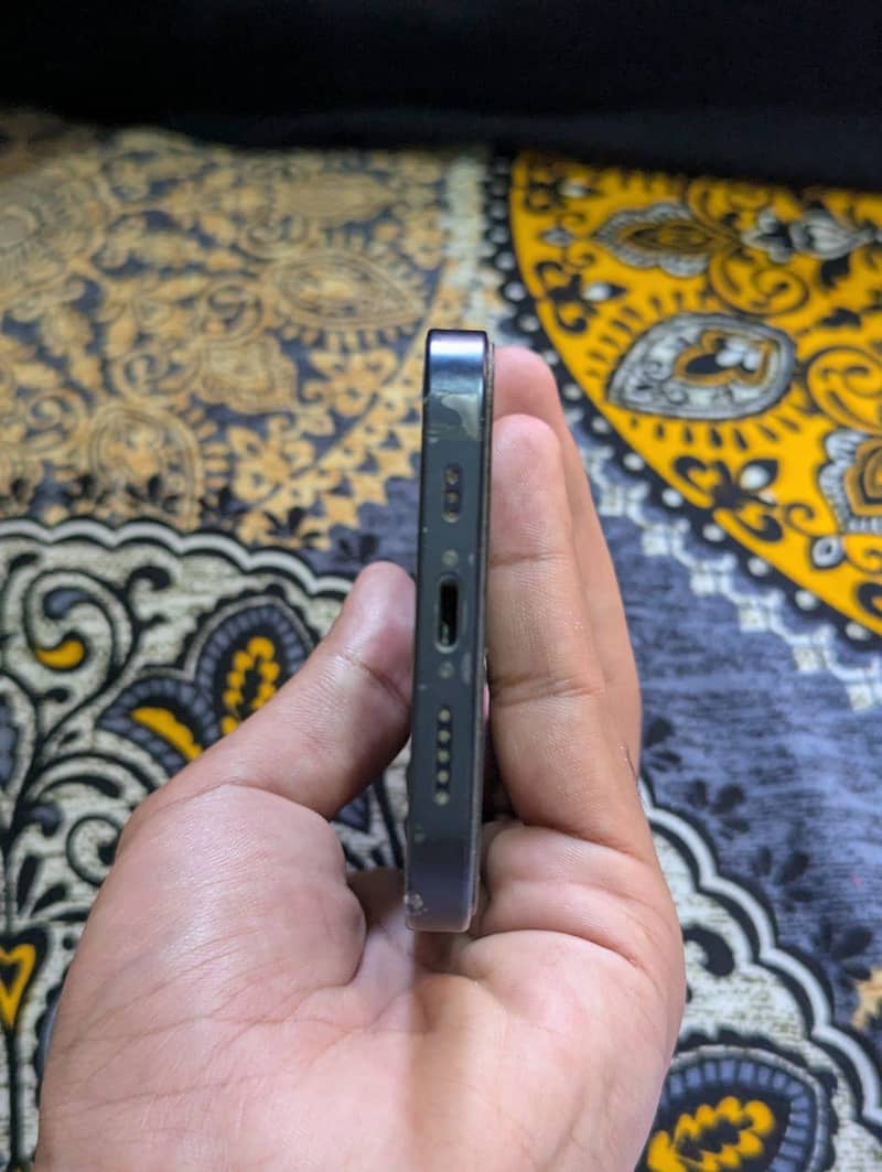 Apple iPhone 12 3