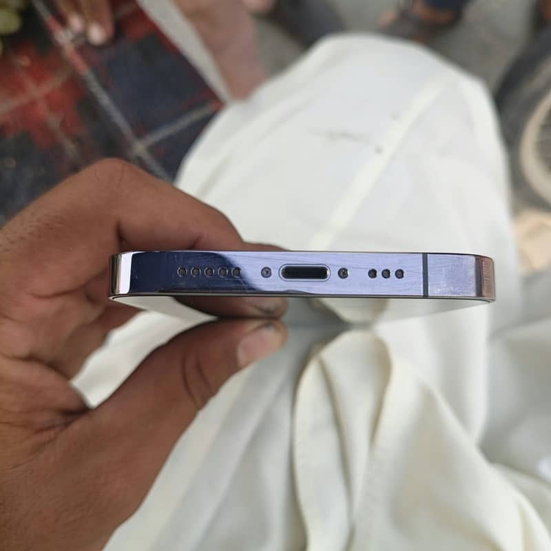 Apple iPhone 14 Pro 1
